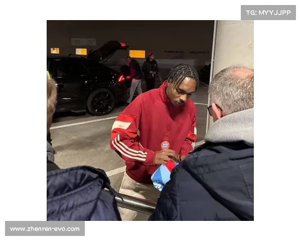 拜仁意外失利主帅神情凝重 球迷心急期待球队迅速调整