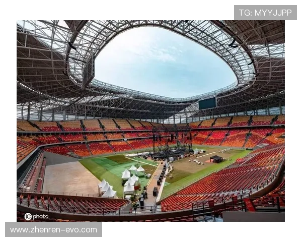 重庆龙兴足球场焕新亮相皮肤升级点燃热情为国足加油助威全民同心